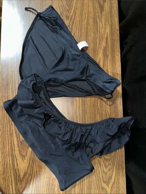 Women’s Black Ruffle Bikini Set – Stylish Swim Bottoms and Top